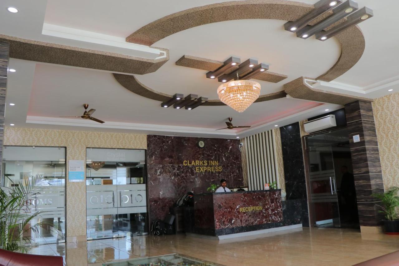Hotel Clarks Inn Express 珀勒德布尔 外观 照片