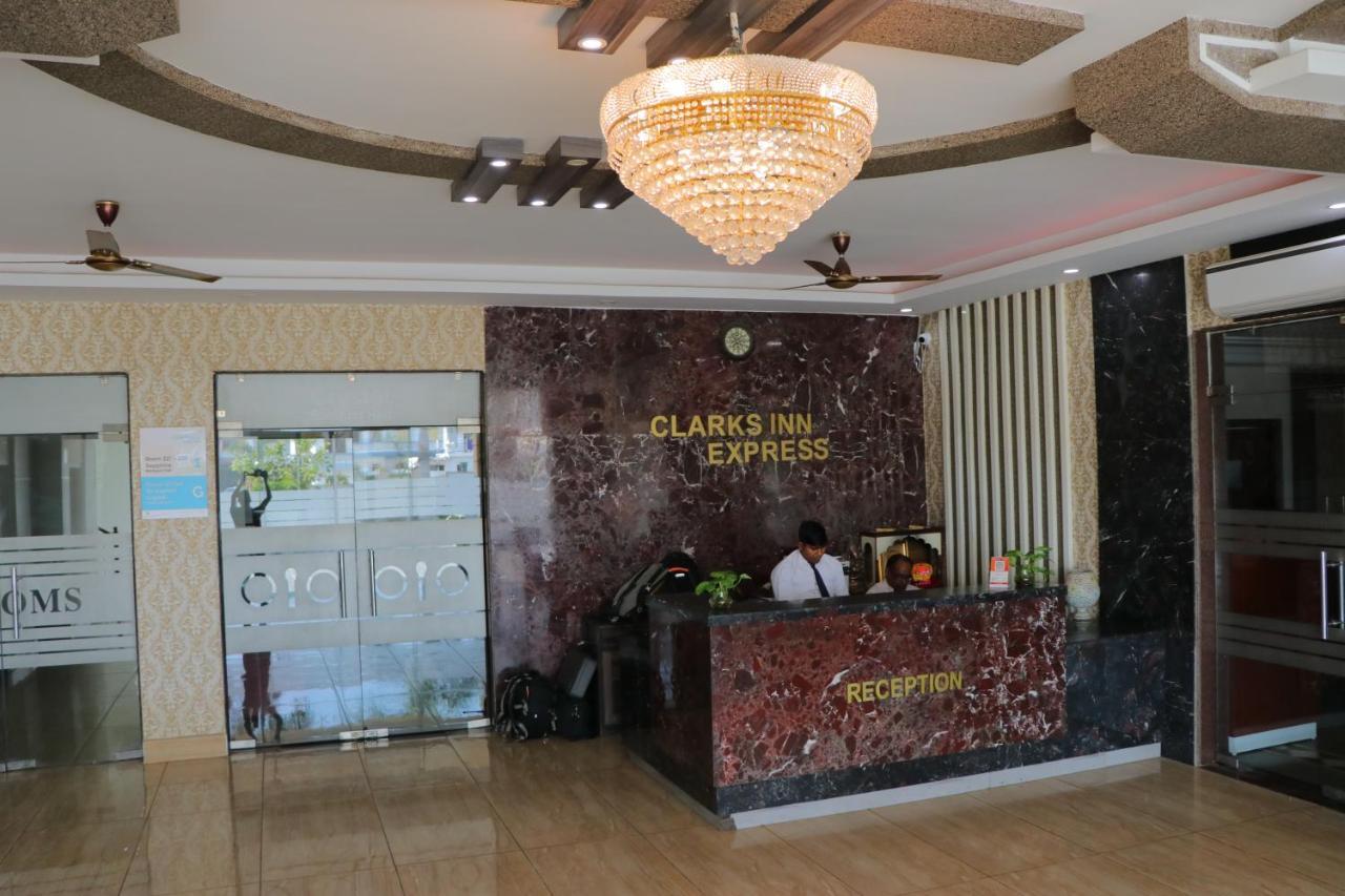 Hotel Clarks Inn Express 珀勒德布尔 外观 照片