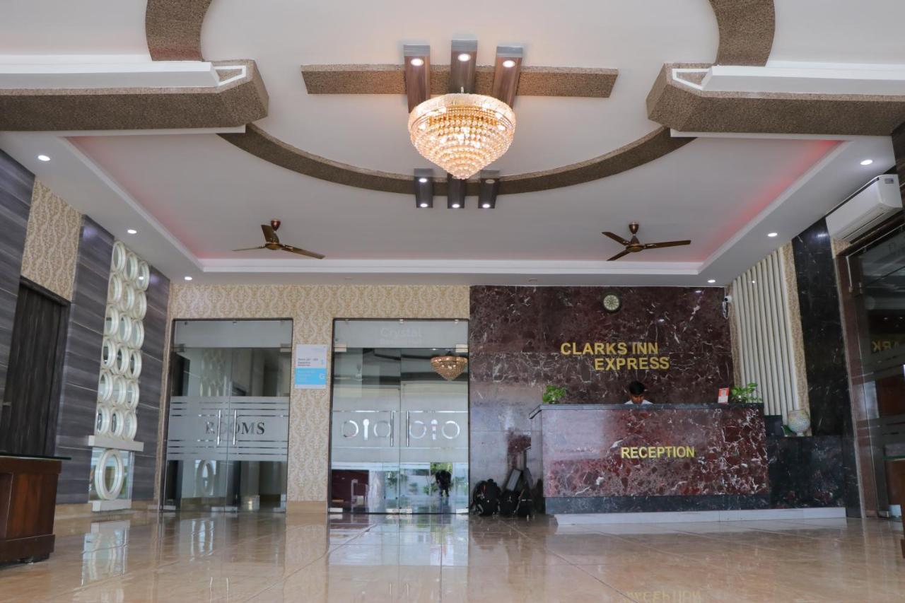 Hotel Clarks Inn Express 珀勒德布尔 外观 照片