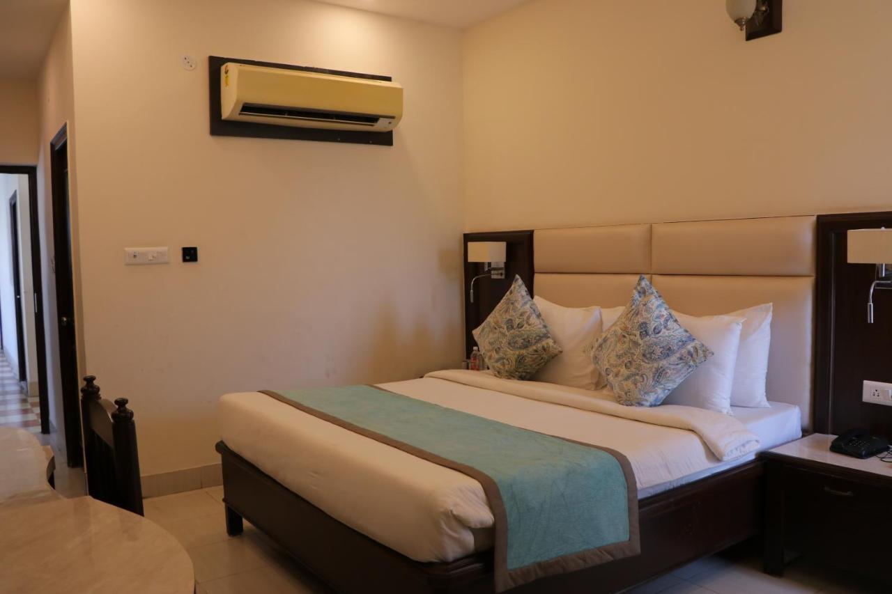 Hotel Clarks Inn Express 珀勒德布尔 外观 照片