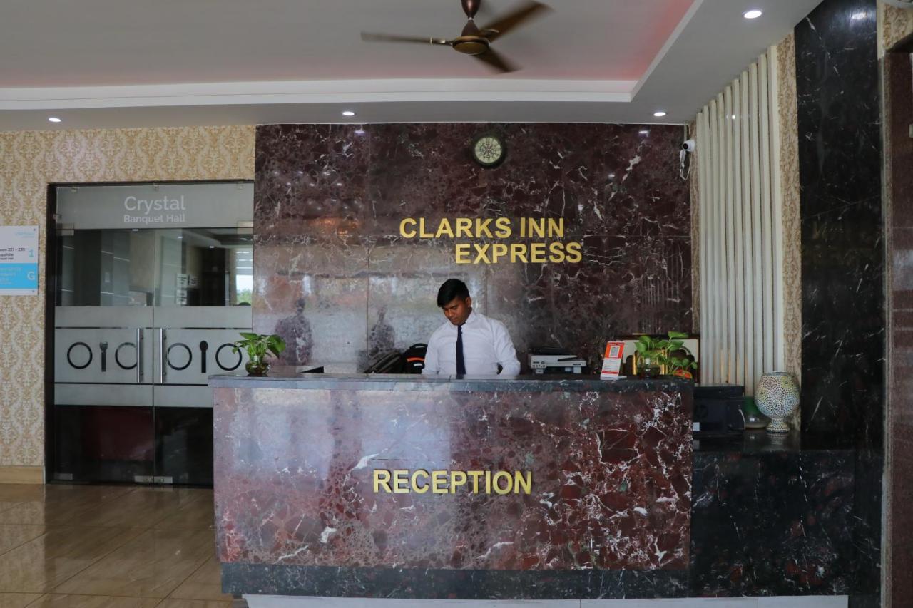 Hotel Clarks Inn Express 珀勒德布尔 外观 照片